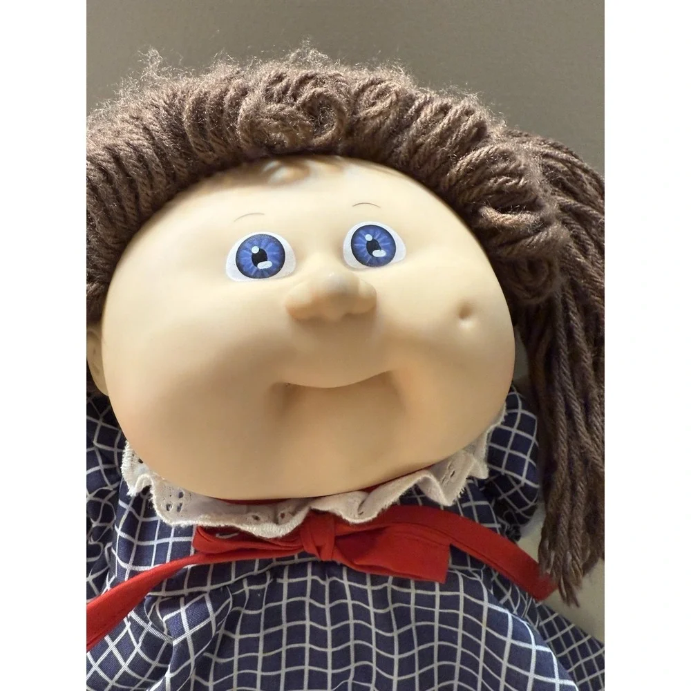 Vintage 1985 Cabbage Patch Kids Girl Doll Brown Hair Blue Eyes Blue Signature